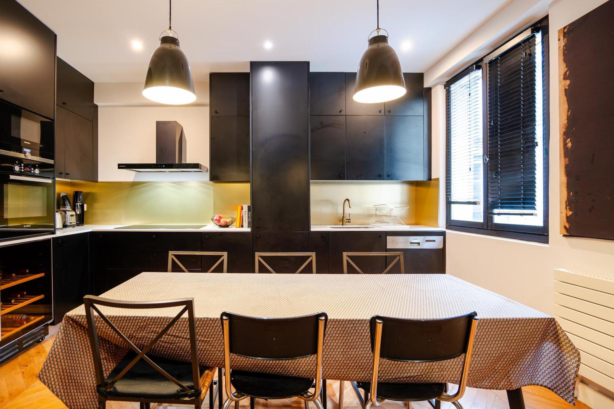 Veeve - Aesthetic Artistry Apartment Paris