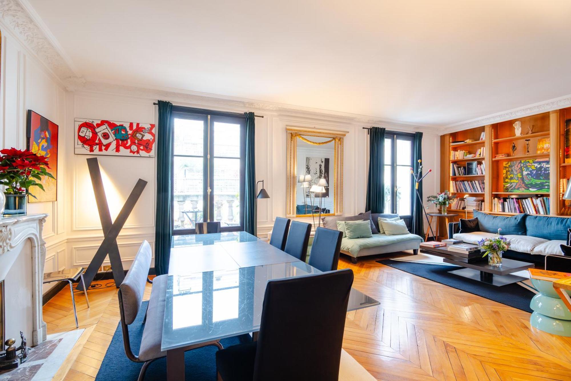 Veeve - Aesthetic Artistry Apartment