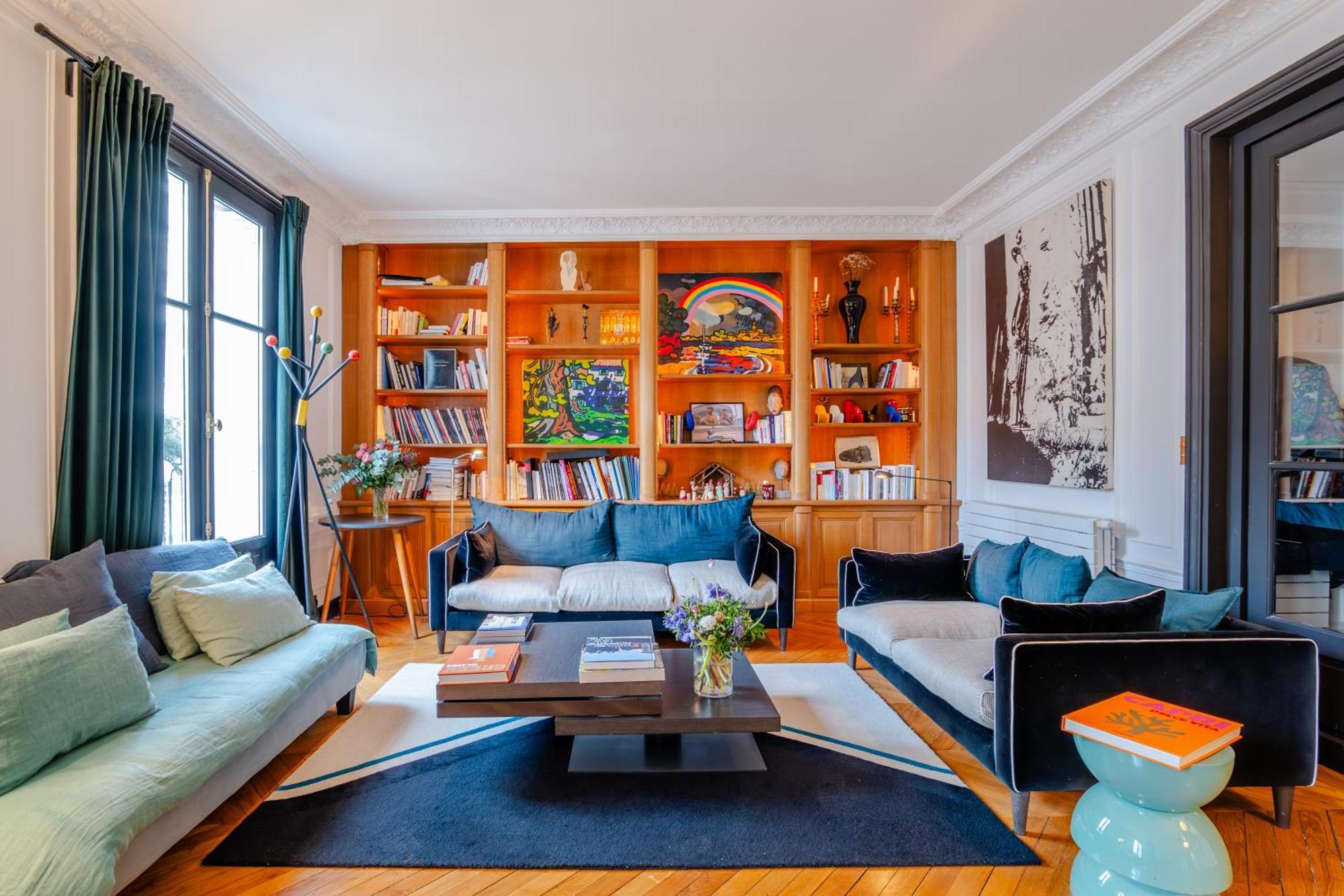 Veeve - Aesthetic Artistry Apartment